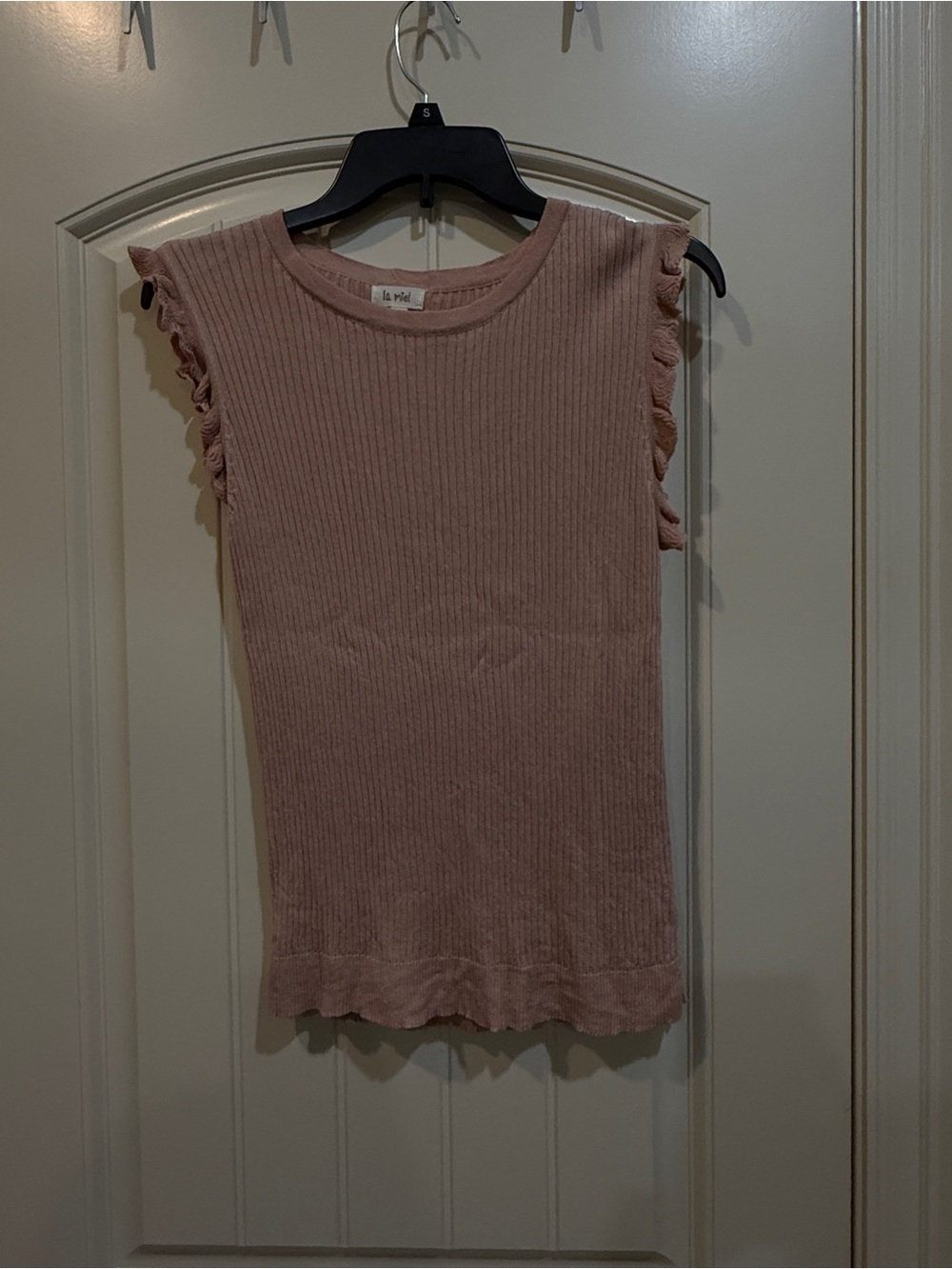 LA MIEL Dusty Rose Ribbed Ruffle Sleeve Tank